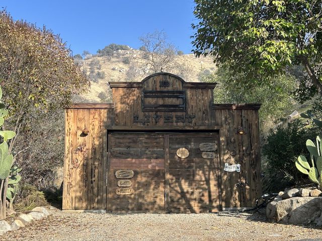 42182 Mynatt Dr Drive, Three Rivers, CA 93271