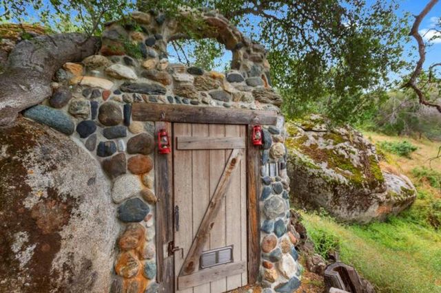 42182 Mynatt Dr Drive, Three Rivers, CA 93271