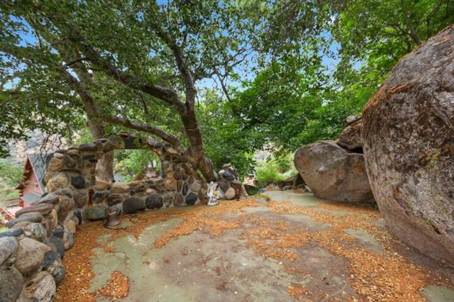 42182 Mynatt Dr Drive, Three Rivers, CA 93271