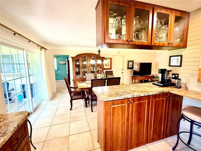 6086 28TH AVENUE N, St Petersburg, FL 33710