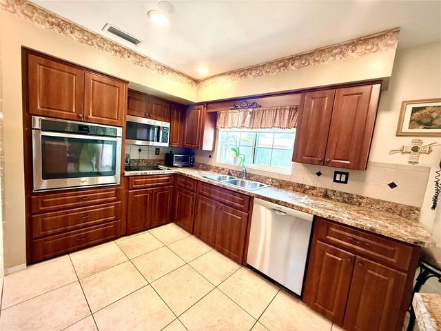 6086 28TH AVENUE N, St Petersburg, FL 33710