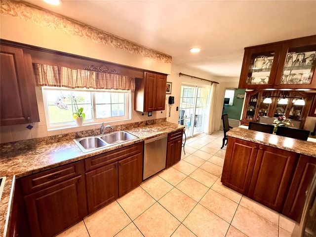 6086 28TH AVENUE N, St Petersburg, FL 33710