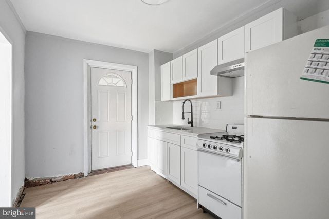 25 N WYCOMBE AVE, Lansdowne, PA 19050