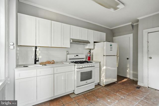 25 N WYCOMBE AVE, Lansdowne, PA 19050