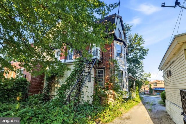 25 N WYCOMBE AVE, Lansdowne, PA 19050