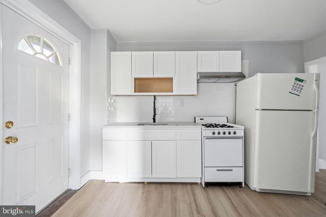 25 N WYCOMBE AVE, Lansdowne, PA 19050