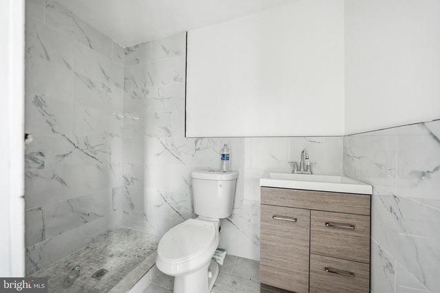 25 N WYCOMBE AVE, Lansdowne, PA 19050