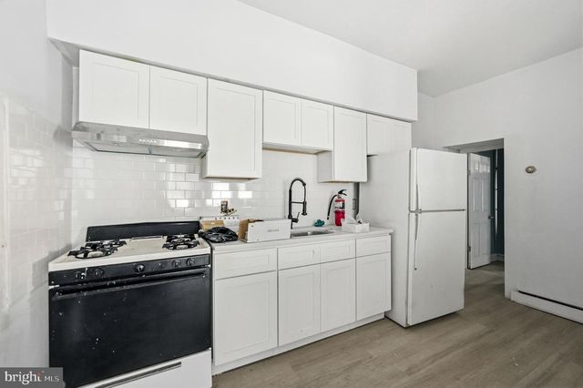 25 N WYCOMBE AVE, Lansdowne, PA 19050