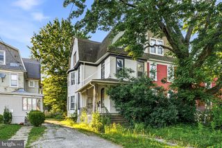 25 N WYCOMBE AVE, Lansdowne, PA 19050