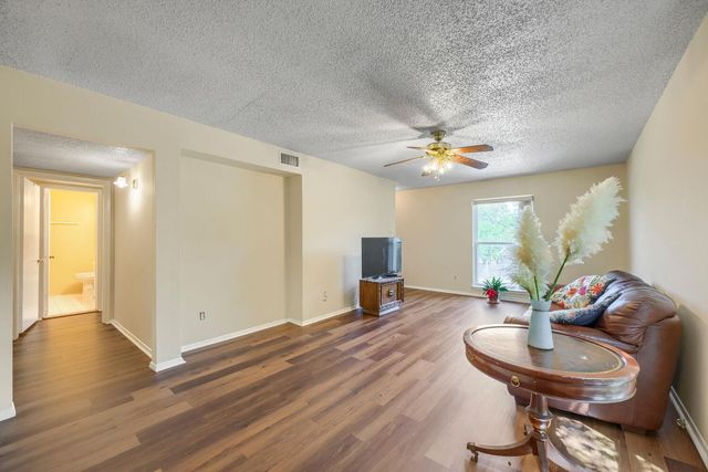909 E Oltorf ST 201, Austin, TX 78704