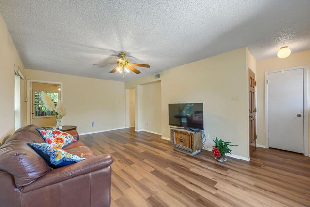 909 E Oltorf ST 201, Austin, TX 78704