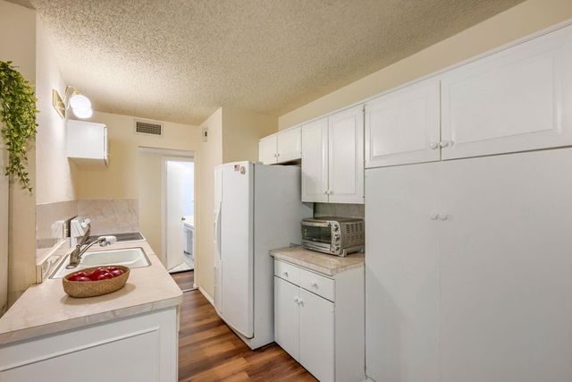 909 E Oltorf ST 201, Austin, TX 78704