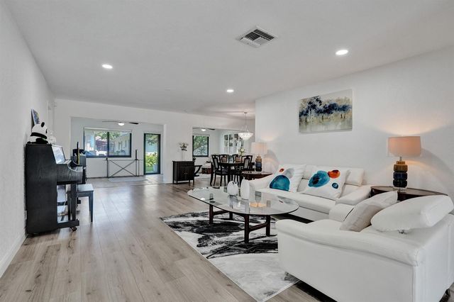 2042 SW 17th Circle, Deerfield Beach, FL 33442