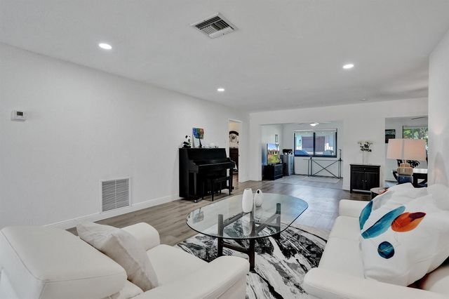 2042 SW 17th Circle, Deerfield Beach, FL 33442