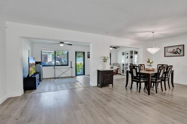2042 SW 17th Circle, Deerfield Beach, FL 33442