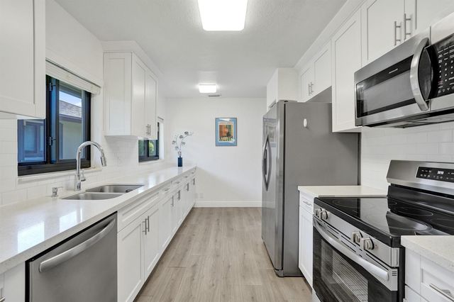 2042 SW 17th Circle, Deerfield Beach, FL 33442