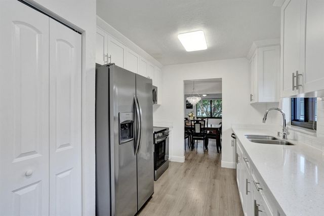2042 SW 17th Circle, Deerfield Beach, FL 33442