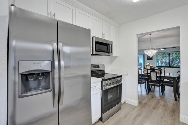 2042 SW 17th Circle, Deerfield Beach, FL 33442