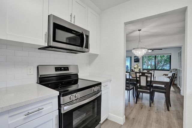 2042 SW 17th Circle, Deerfield Beach, FL 33442