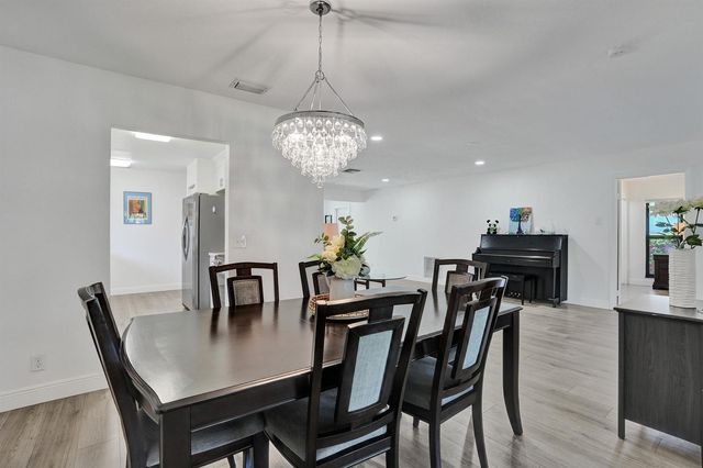 2042 SW 17th Circle, Deerfield Beach, FL 33442