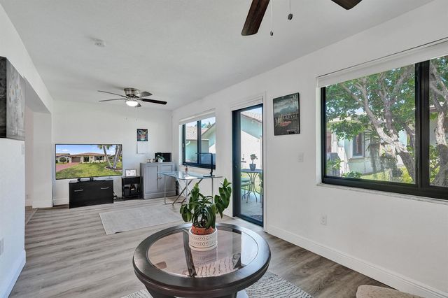 2042 SW 17th Circle, Deerfield Beach, FL 33442