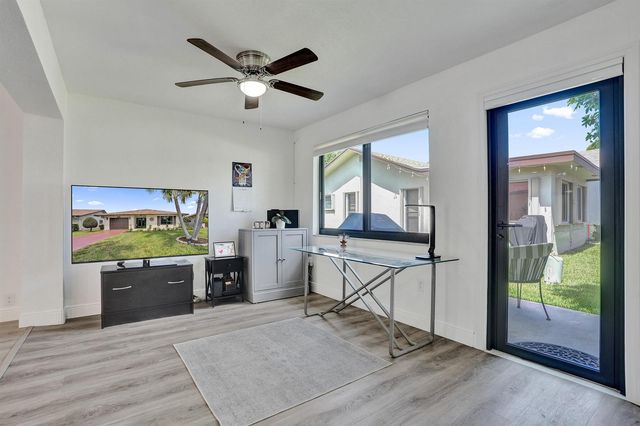 2042 SW 17th Circle, Deerfield Beach, FL 33442
