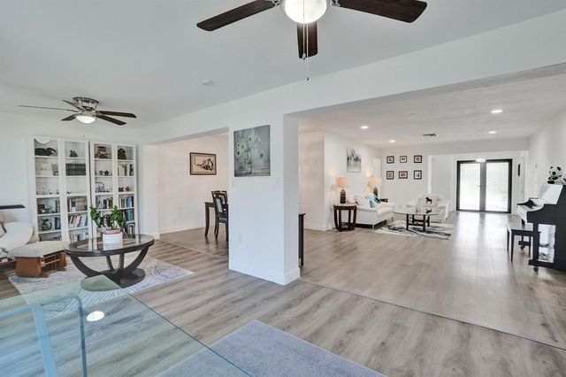 2042 SW 17th Circle, Deerfield Beach, FL 33442