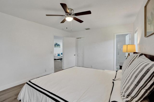 2042 SW 17th Circle, Deerfield Beach, FL 33442