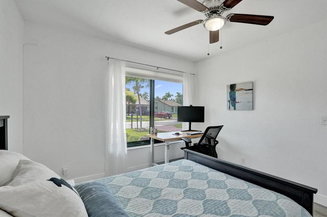 2042 SW 17th Circle, Deerfield Beach, FL 33442