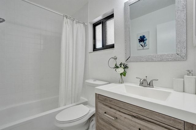 2042 SW 17th Circle, Deerfield Beach, FL 33442