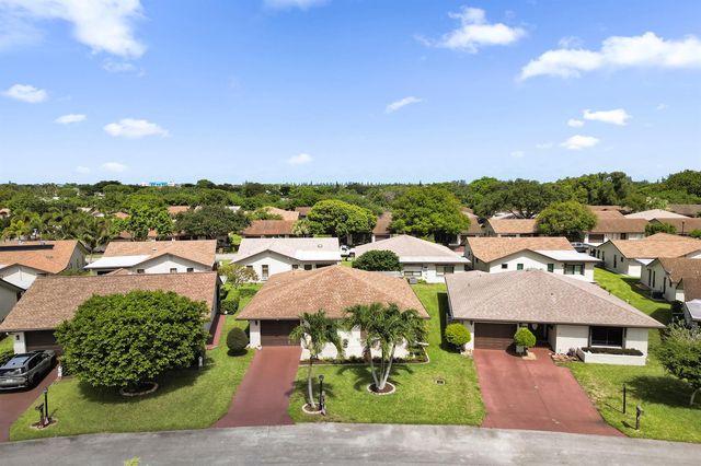 2042 SW 17th Circle, Deerfield Beach, FL 33442