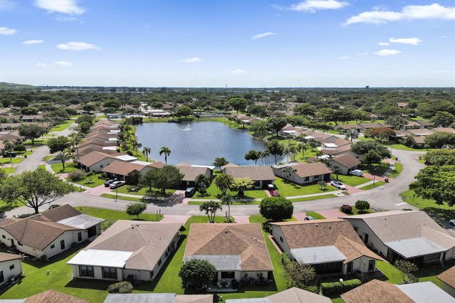 2042 SW 17th Circle, Deerfield Beach, FL 33442