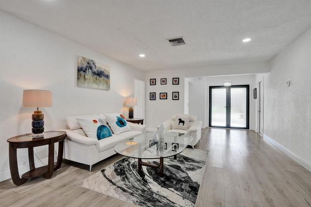 2042 SW 17th Circle, Deerfield Beach, FL 33442