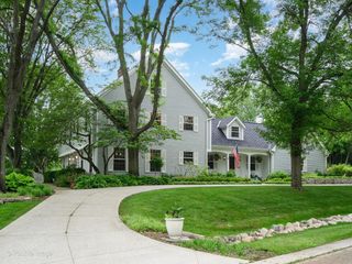 77 Mark Drive, Hawthorn Woods, IL 60047