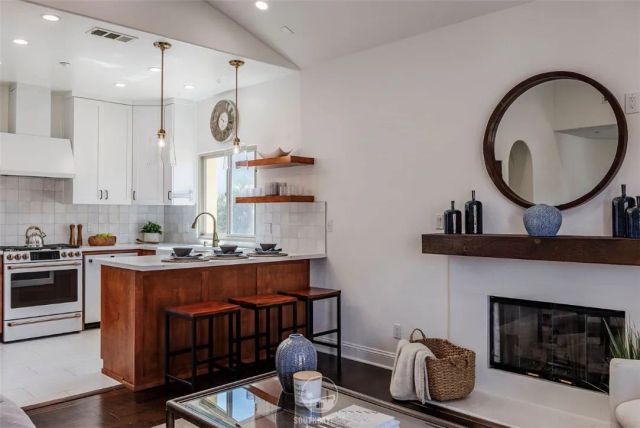 202 N Irena Avenue B, Redondo Beach, CA 90277