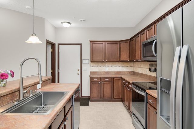 4859 Boatman Lane 6602, Inver Grove Heights, MN 55076