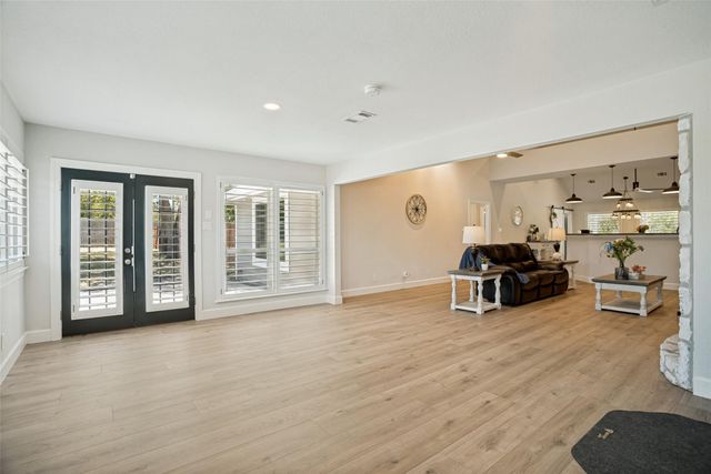 190 Young Ranch RD, Georgetown, TX 78633