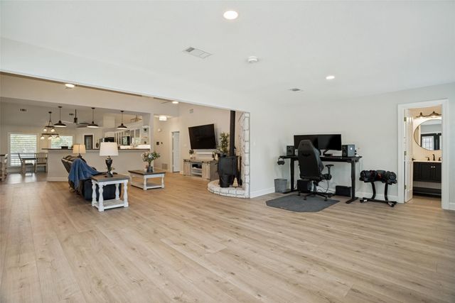190 Young Ranch RD, Georgetown, TX 78633