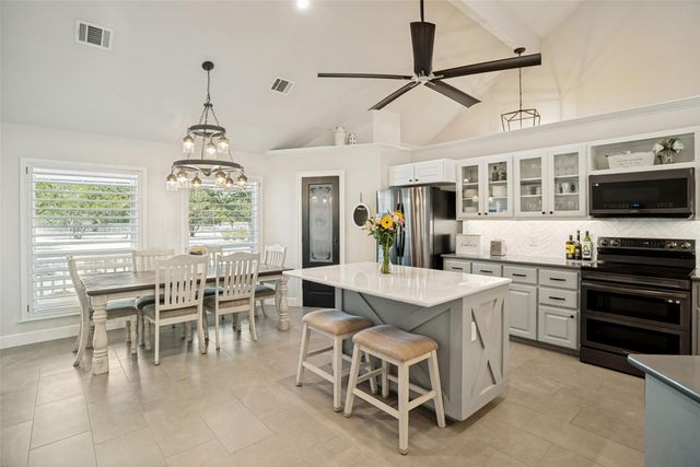 190 Young Ranch RD, Georgetown, TX 78633