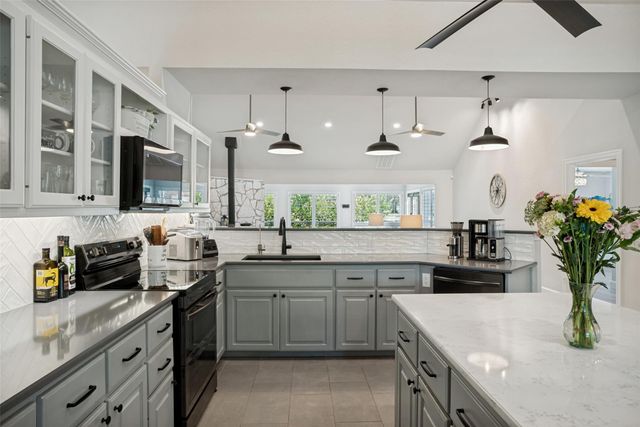 190 Young Ranch RD, Georgetown, TX 78633