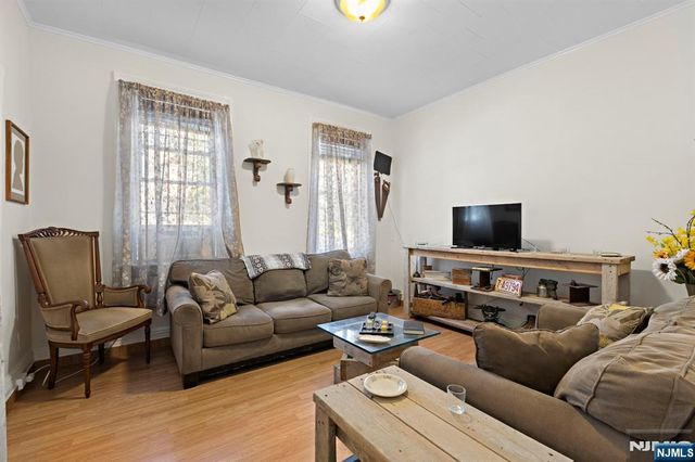 18 Lincoln Place, East Rutherford, NJ 07073