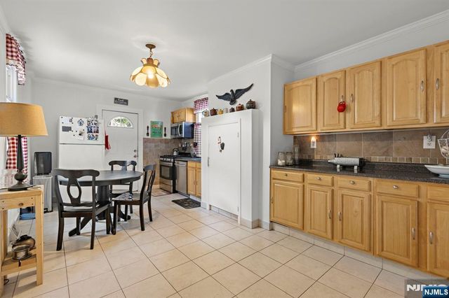 18 Lincoln Place, East Rutherford, NJ 07073