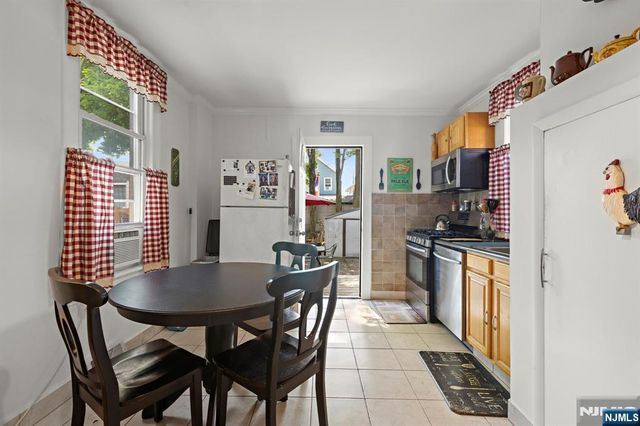 18 Lincoln Place, East Rutherford, NJ 07073