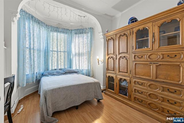 18 Lincoln Place, East Rutherford, NJ 07073