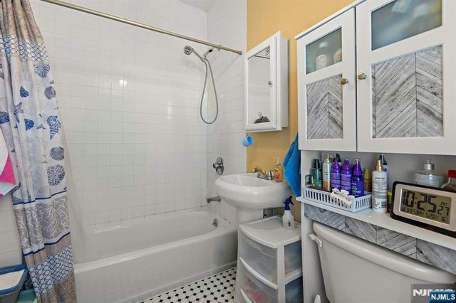 18 Lincoln Place, East Rutherford, NJ 07073