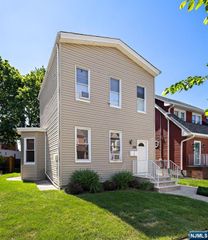 18 Lincoln Place, East Rutherford, NJ 07073