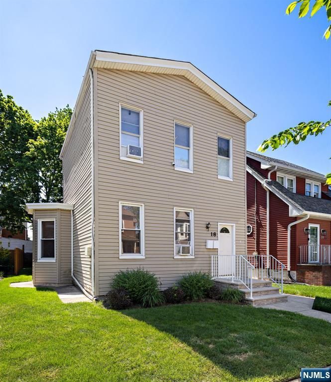 18 Lincoln Place, East Rutherford, NJ 07073