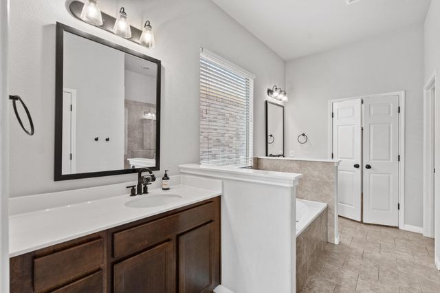 21824 Agarito LN, Spicewood, TX 78669