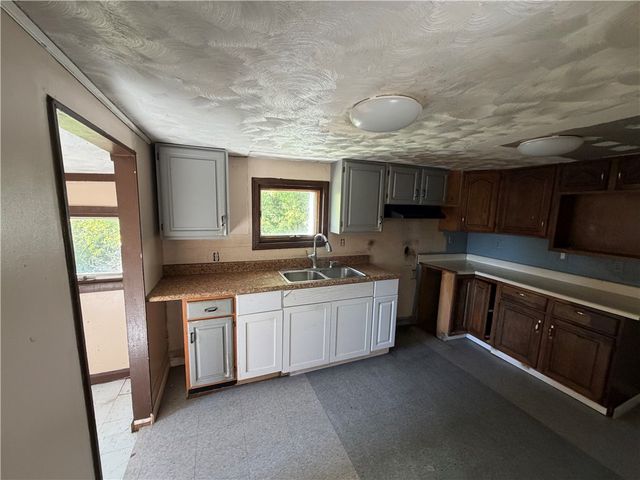 519-521 1st St, Charleroi Boro, PA 15022