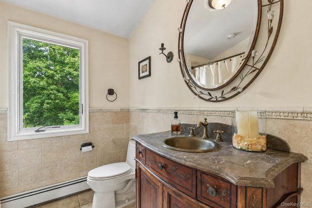 588 E. Long Beach Road, Nissequogue, NY 11780